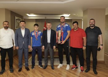 Tahir Büyükakın pehlivanları ağırladı