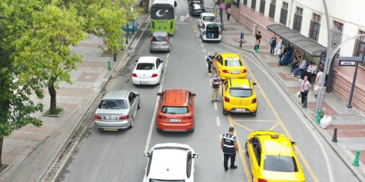 Büyükşehir ticari taksileri denetliyor
