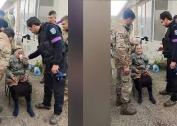Azerbaycan polisi Ermeni neneye elleriyle su içirdi